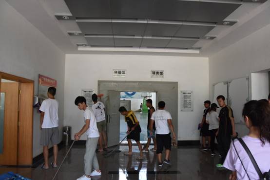 D:\2018年度师生党员“爱馆护馆日”\DSC_6802.JPG